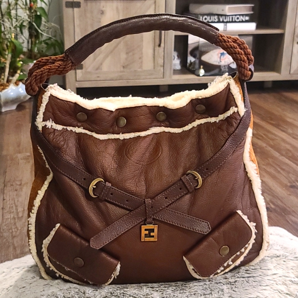 🎉RARE🎉 FENDI SHEARLING LEATHER BAG